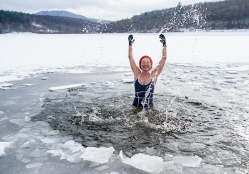 Erleben Sie den Nervenkitzel eines Polarsturzes in eisiges Wasser