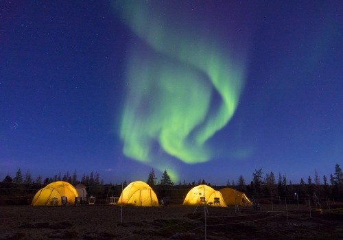 Campen unter der Mitternachtssonne: Ein einzigartiges Abenteuer in Polarregionen